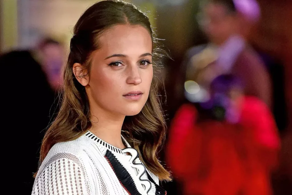 alicia vikander height