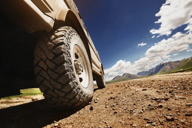 Step-by-Step Guide How to Safely Remove a 4x4 Tyre from the Rim